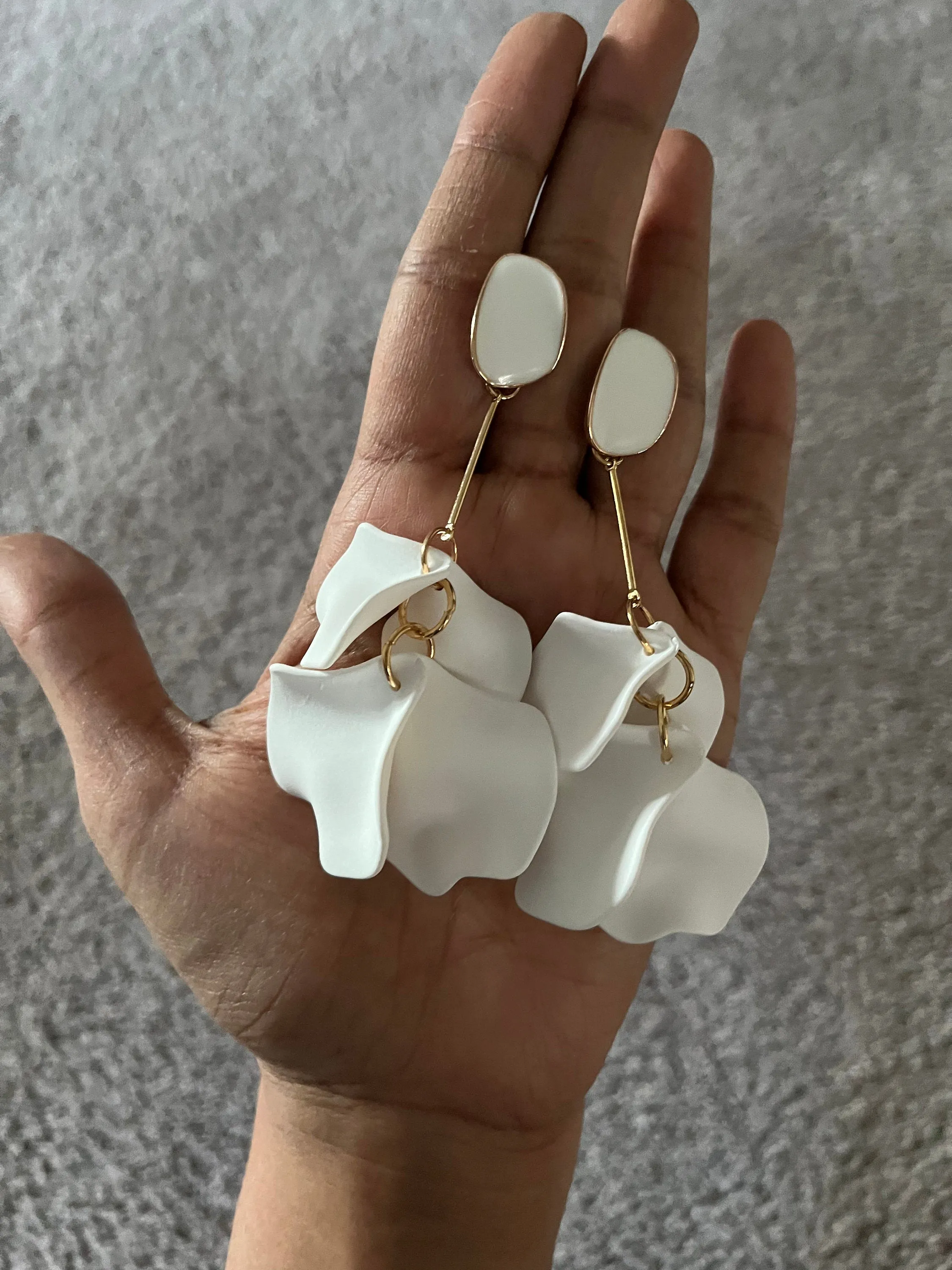 White flower earrings , white feathered earrings , Snow White earrings , acrylic white earrings , long white earrings floral