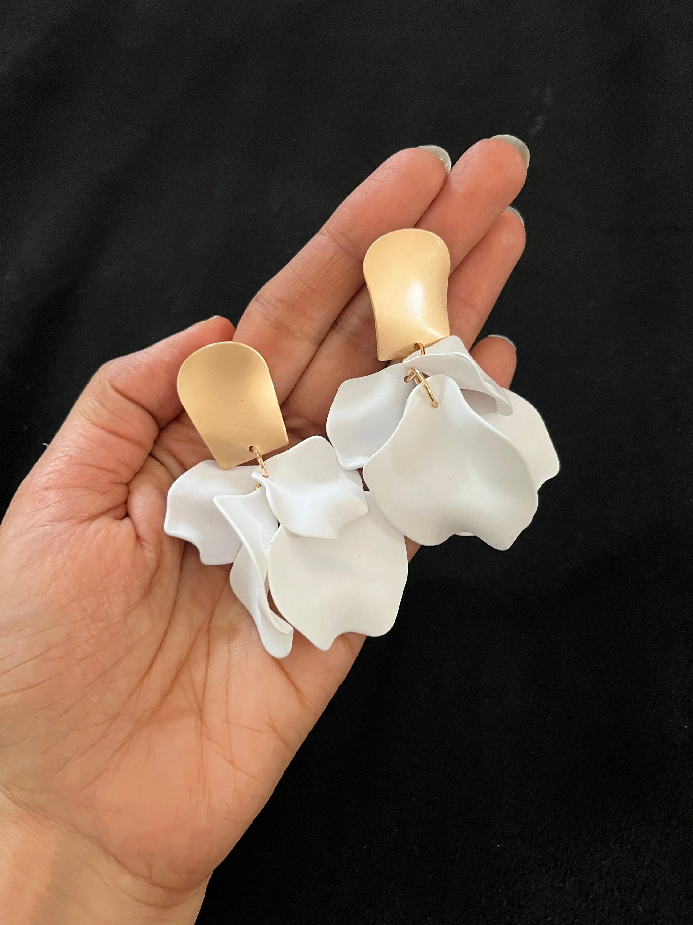 White flower earrings , white feathered earrings , Snow White earrings , acrylic white earrings , long white earrings floral