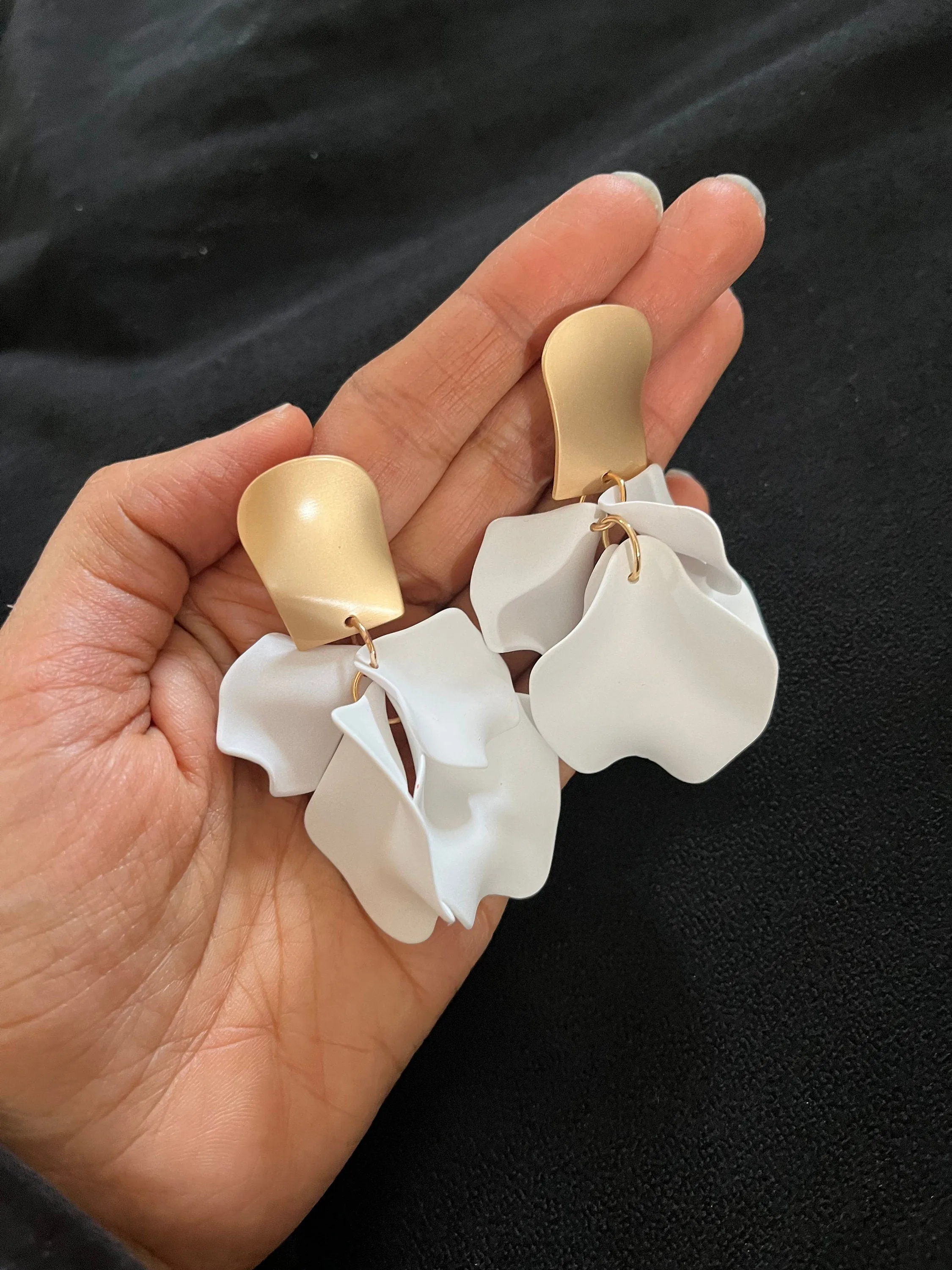 White flower earrings , white feathered earrings , Snow White earrings , acrylic white earrings , long white earrings floral