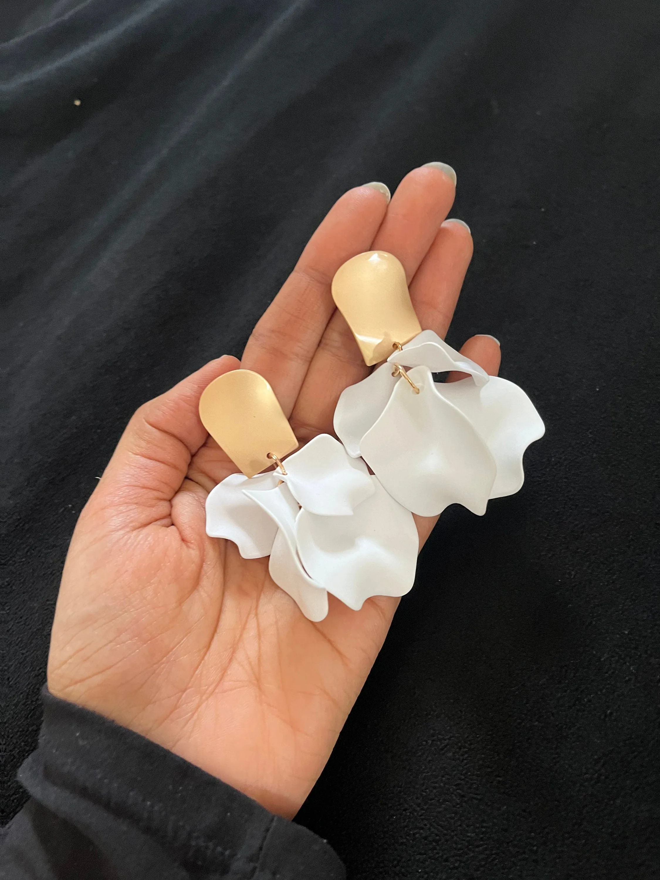 White flower earrings , white feathered earrings , Snow White earrings , acrylic white earrings , long white earrings floral